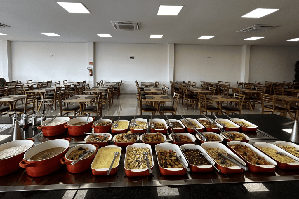 Marmitex ou Almoço no Restaurante: Qual a Melhor Opção para a Rotina?